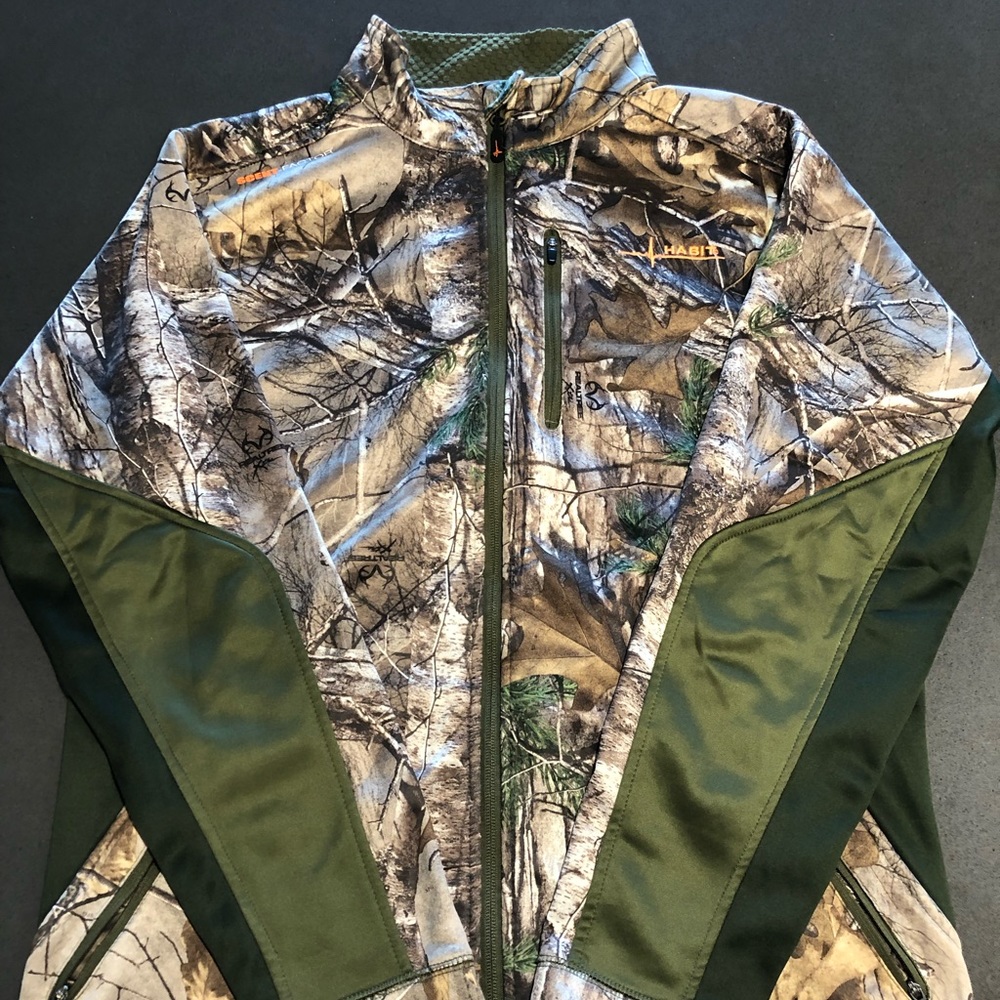 Men’s L Habit RealTree Edge Scent Factor light jacket